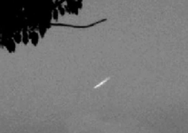 海宁西南天空划过燃烧着的“火球”