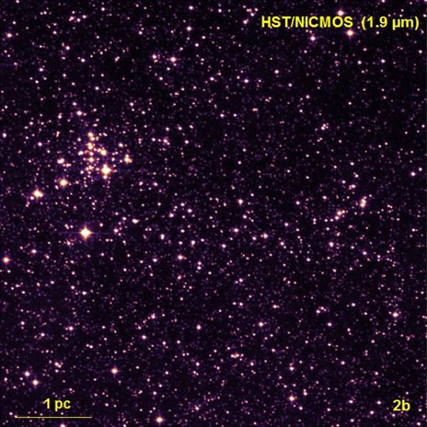 这是一张哈勃空间望远镜拍摄的图像,其视野和角度和上面SOFIA/FORCAST中红外图像中的完全相同。五合星团同样位于图像左侧边缘。可以看到,在SOFIA中红外