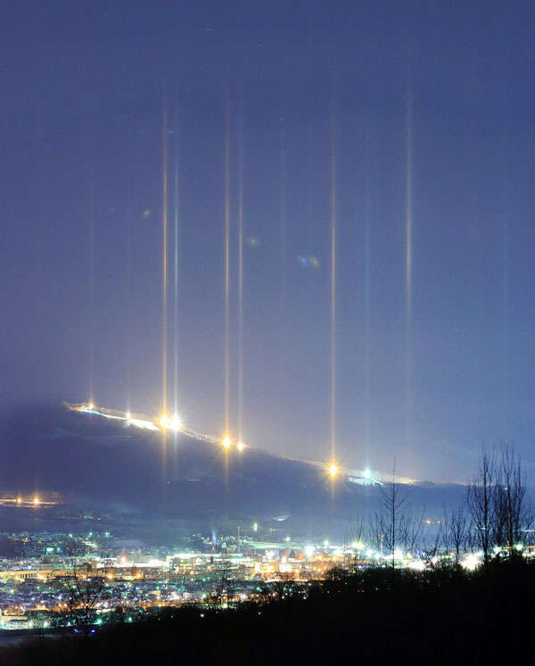 日本北海道出现神秘光柱