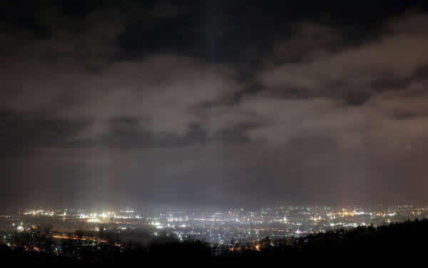 日本北海道出现神秘光柱