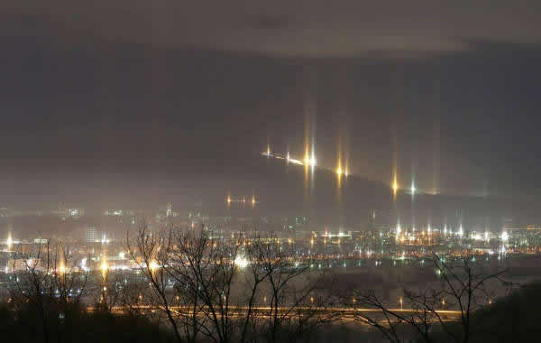 日本北海道出现神秘光柱