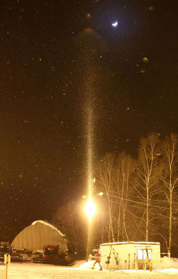 日本北海道出现神秘光柱