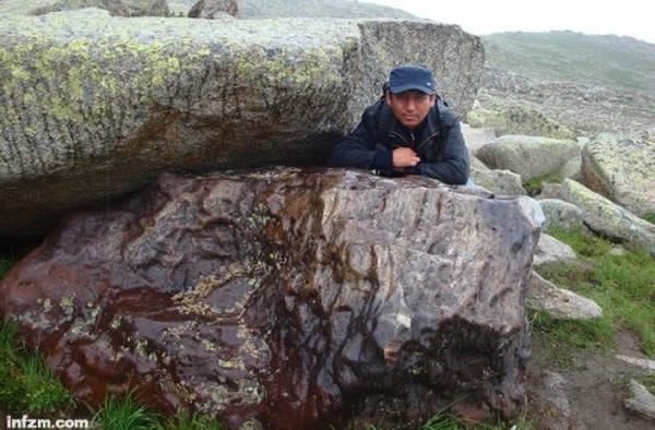 ���������˺������ͬ��Ӷ�����������ȷ������ʯ��ȷ�еص㣬�������������������ϱ�����һ�����ߡ���