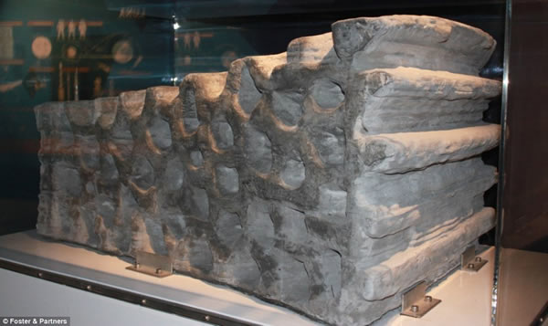 月球砖块:研究人员模拟月球土壤建造了月球实心砖,这个月球基地模型重量为1.5吨