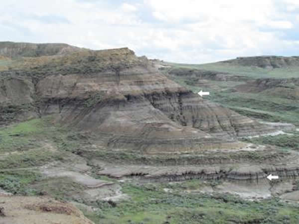 蒙大拿州约旦附近的岩石层