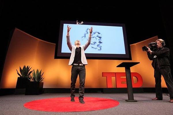 4D��ӡ�����������һ���ܹ��ڱ���ӡ����֮�����ı�����壬���������ܹ��������ҵ���