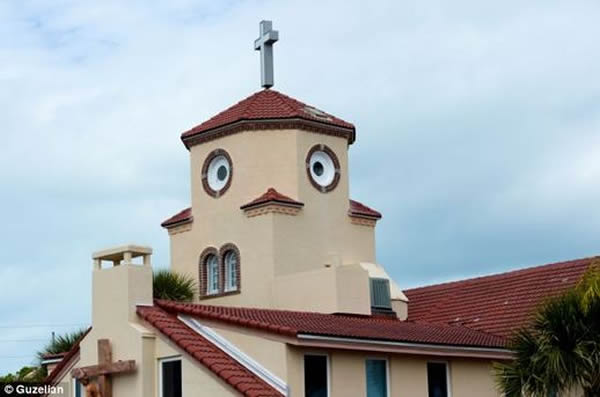 美国佛罗里达坦帕湾一座教堂似小鸡