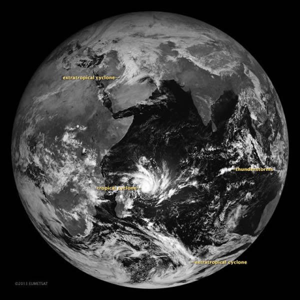 2013年1月29日,欧洲气象卫星组织(EUMETSAT)的一个气象卫星拍下了上面的这幅照片,显示了所有这三种风暴类型的实例。