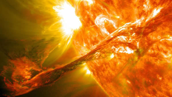 科学家们表示,一场与2012年8月份相类似的太阳爆发事件于2013年3月5日发生,其爆发方向朝向火星。对此,处于安全起见,美国宇航局已经决定暂时让正在火星表面工