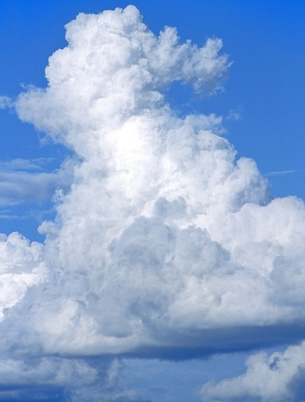 酷似英国地图的云朵