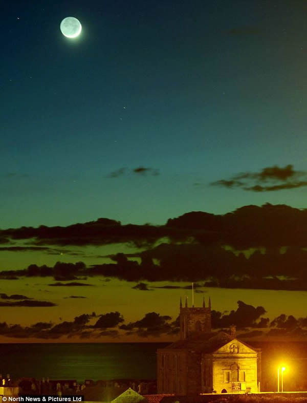 北美夜空中的“泛星”彗星