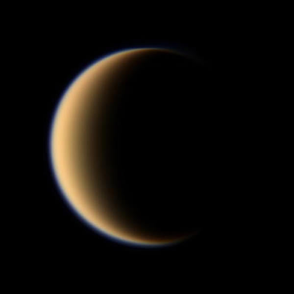 土星的最大卫星——“泰坦”,科学家认为它上面也存在生成飓风(台风)的条件。