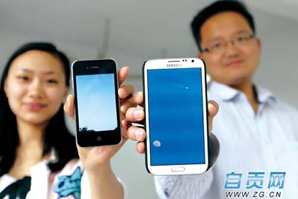 两个不明发光物体从自贡上空划过