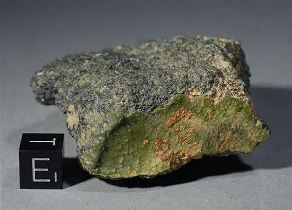 �������о���2012����Ħ��緢�ֵ���ɫ��ʯ����ˮ��