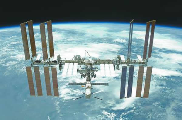 �����ڹ��ʿռ�վ�İ����������ǣ�AMS��