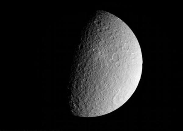 土卫五距离地球12亿公里,是土星系统第二大卫星