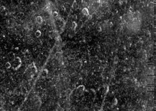 卡西尼探测器收集土卫五信息数据,试着评估曾经轰击太阳系的天体和小型陨石