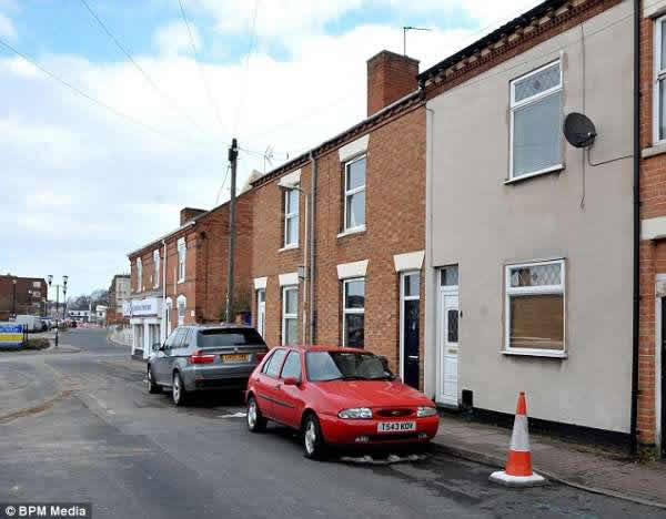 Ӣ��С��һλŮ�Ӽ��з���һϵ�������¼�