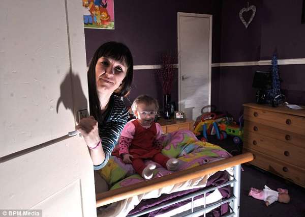 Ӣ��С��һλŮ�Ӽ��з���һϵ�������¼�