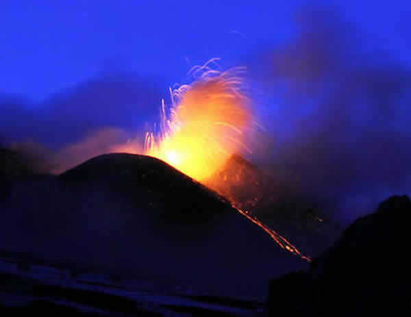 ����������ɻ�ɽ�緢