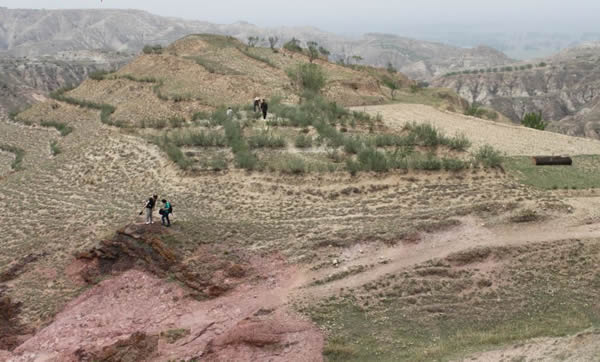 石铺地面所在的基岩平台