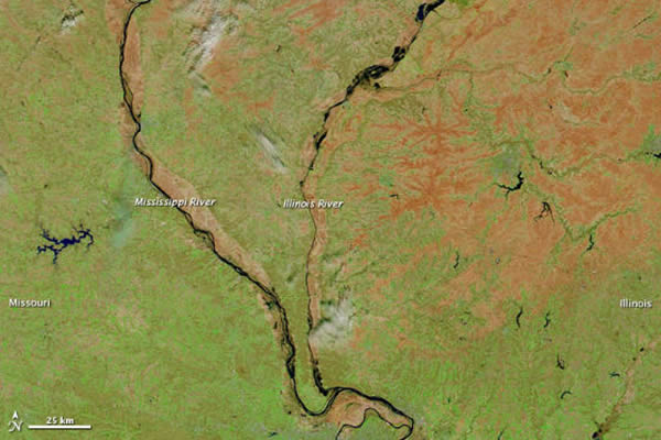 第二幅照片拍摄于4月5日,显示了洪水之前相对正常的水位,可以和第一幅照片进行对比。