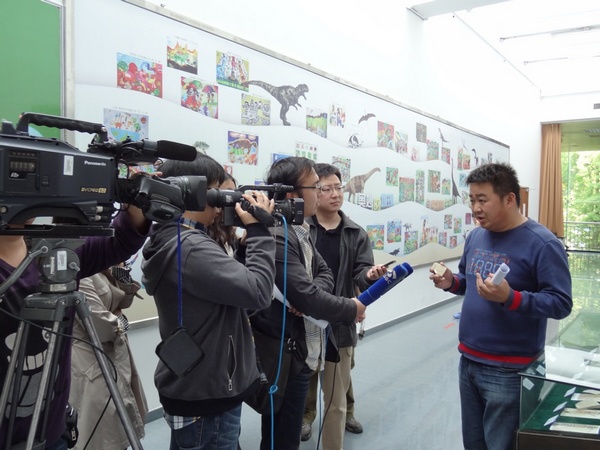 黄迪颖研究员接受采访