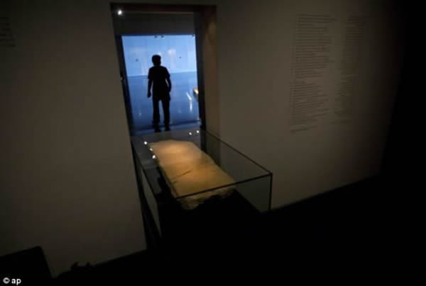 以色列博物馆展览负责人阿多尔弗-罗伊特曼表示,加百列石板上的文字是提到加百列的古代文献中最为古老的之一,代表着“第二圣殿犹太教的天使大爆炸”,当时的耶路撒冷犹太