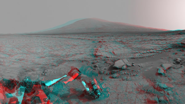 在“好奇”号远方的地平线上,屹立着它将要探索的目的地——“夏普山”。