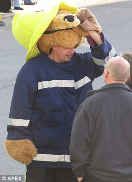 Ӣ������Ա�񻶽����Ż���װ��ײ��