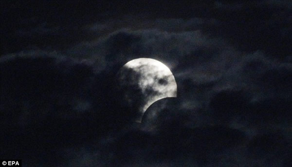 澳大利亚日环食壮观上演