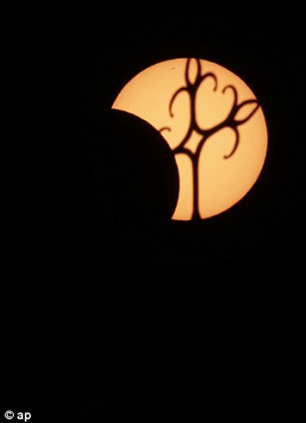 澳大利亚日环食壮观上演