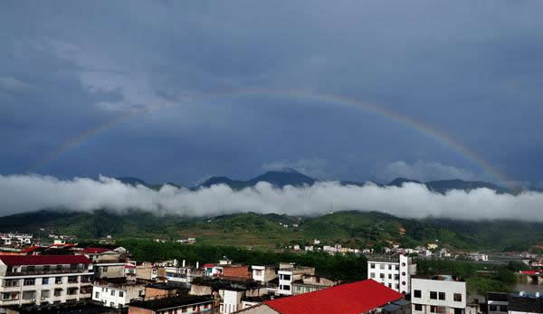 �����������Ͽճ��ֵĲʺ�