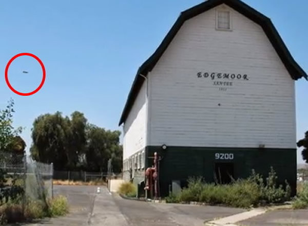 美国著名鬼屋“埃奇摩尔谷仓”上空拍摄到UFO