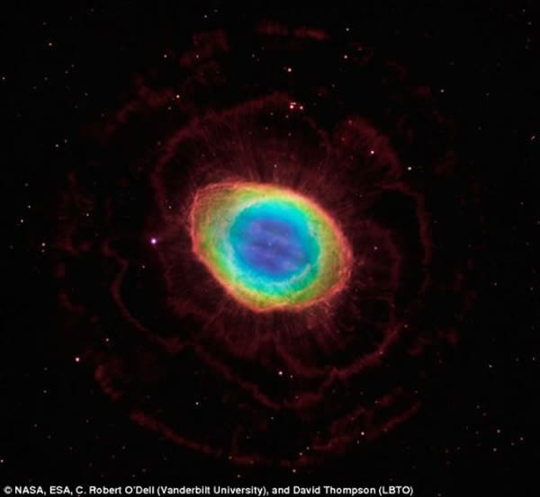 ״Ƶĺϳͼ񣬽˹Զӳ3ԼɣݵĴ˫ͲԶȡ¹۲ݡͼУɫѤõĻ״Χİ̫γ