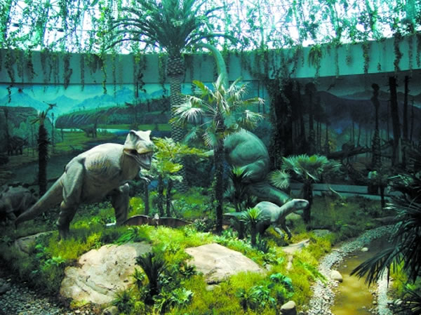 仿真恐龙惟妙惟肖