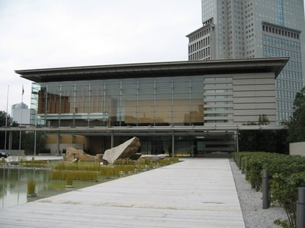 日本首相官邸“闹鬼”