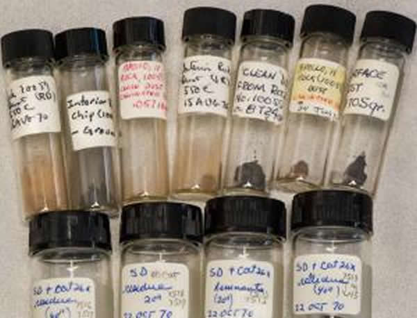 美国加州发现遗失40多年的装满月球尘埃的小容器瓶子