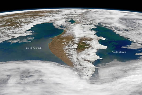 这幅图像是根据NASA的Aqua卫星2013年5月23日拍摄的照片复合而成的。