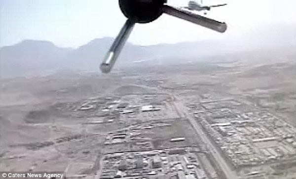 �¹�¬�����˻���Щײ������100���˿͵İ������ͻ�