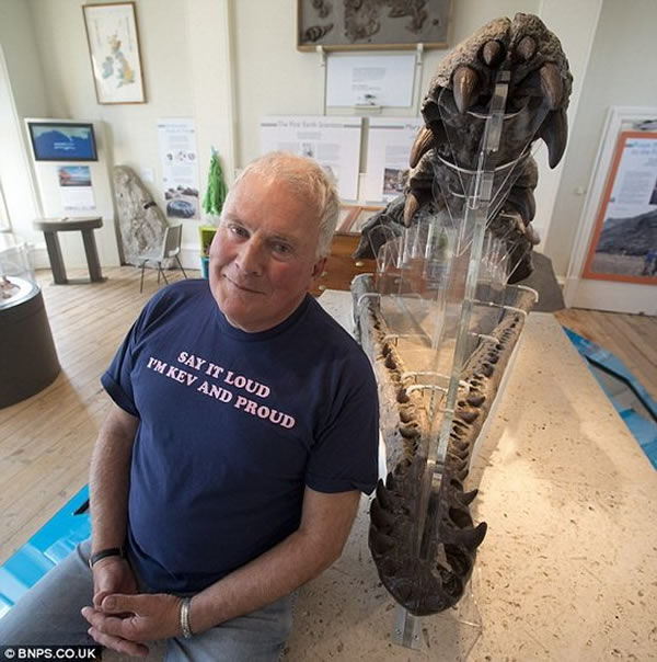 这种四鳍上龙体重达到12吨,能够一口吞下一条大白鲨