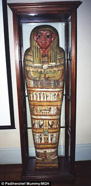 2500年前木乃伊出棺清洗和修复过程