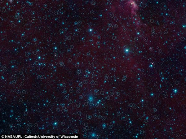 太空望远镜揭露银河系“贫瘠地区”的年轻恒星