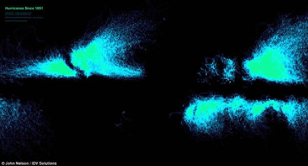 风向改变:这张生动的蓝色图表展示了美国160年间经历的龙卷风。左边是北美和中部发生的龙卷风。右边最低的一块是印度洋上发生的台风。顶部右边的标记是太平洋热带气旋。