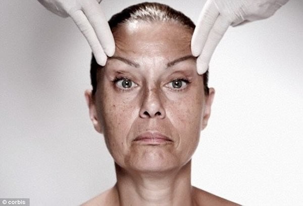 科学家表示激活睡眠状态中的皮肤干细胞将抵御人体皮肤衰老,使人们容颜保持青春永驻