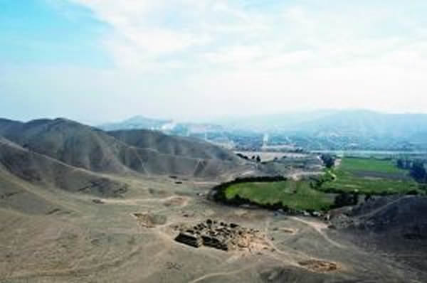 “帕拉伊索”考古遗址里的金字塔