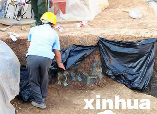 ��������Ҷ��ɽĹ�ط��ֱ���������500����ı���