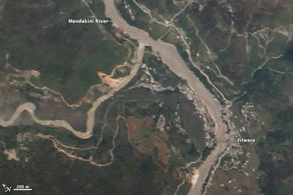 卫星照片展示印度6月中旬特大洪灾过后的景象