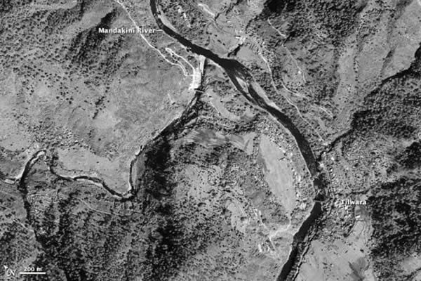 卫星照片展示印度6月中旬特大洪灾过后的景象