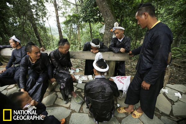 探访中国唯一持枪村落:贵州省岜沙村